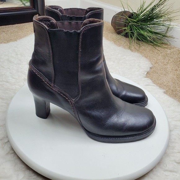 Cole Haan Ankle Boots Womens Size 7.5 B Black Leather Vibram Soles Chelsea - Picture 2 of 8